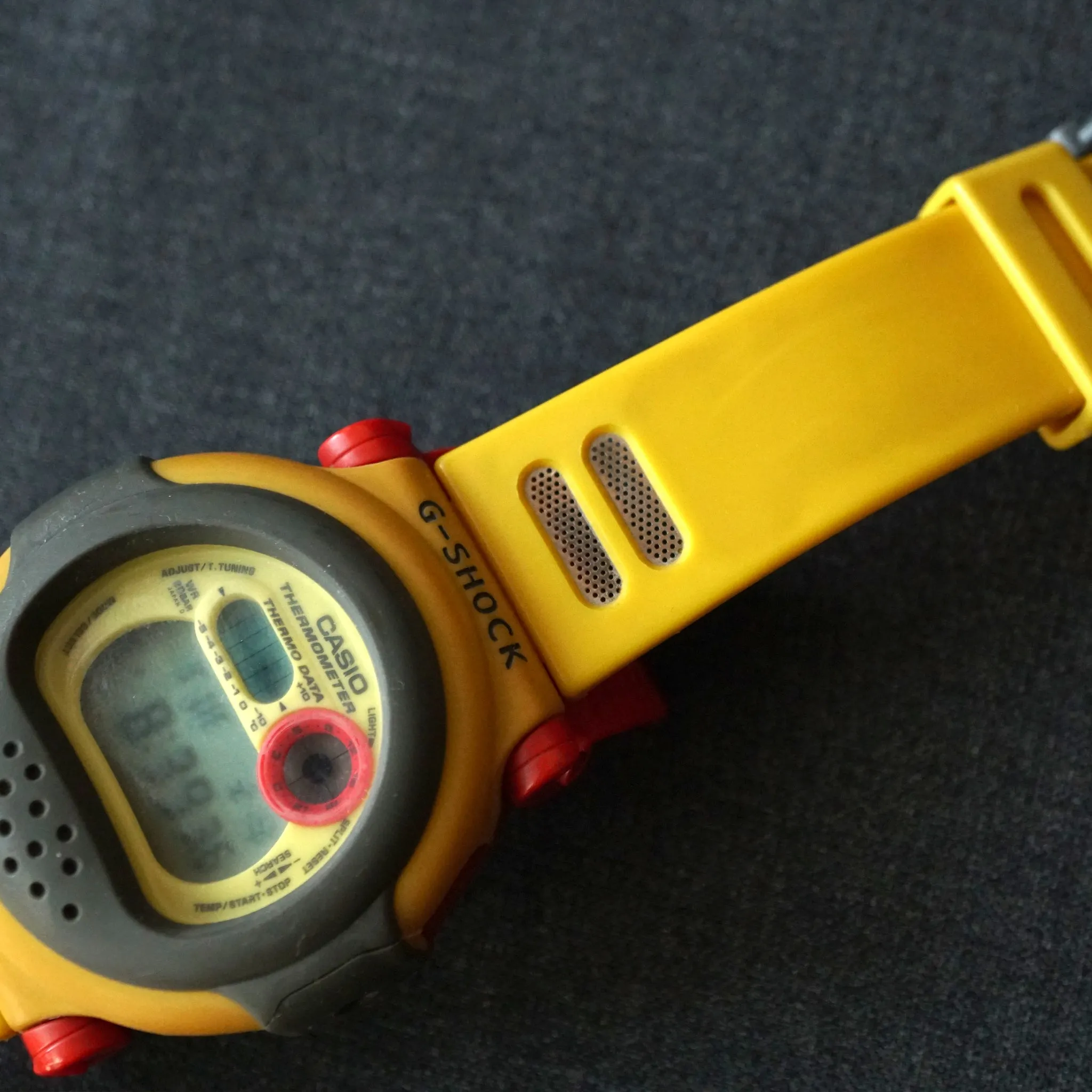 1994 VINTAGE CASIO G-SHOCK DW-001 ORIGINAL "YELLOW JASON"