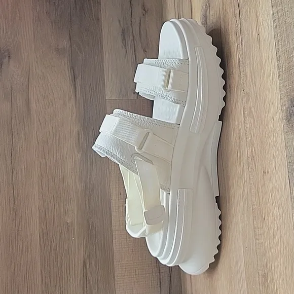 Converse shoes sandals BRAND NEW size women's 7,0 - 8,0.