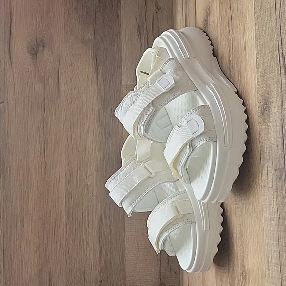 Converse shoes sandals BRAND NEW size women's 7,0 - 8,0.