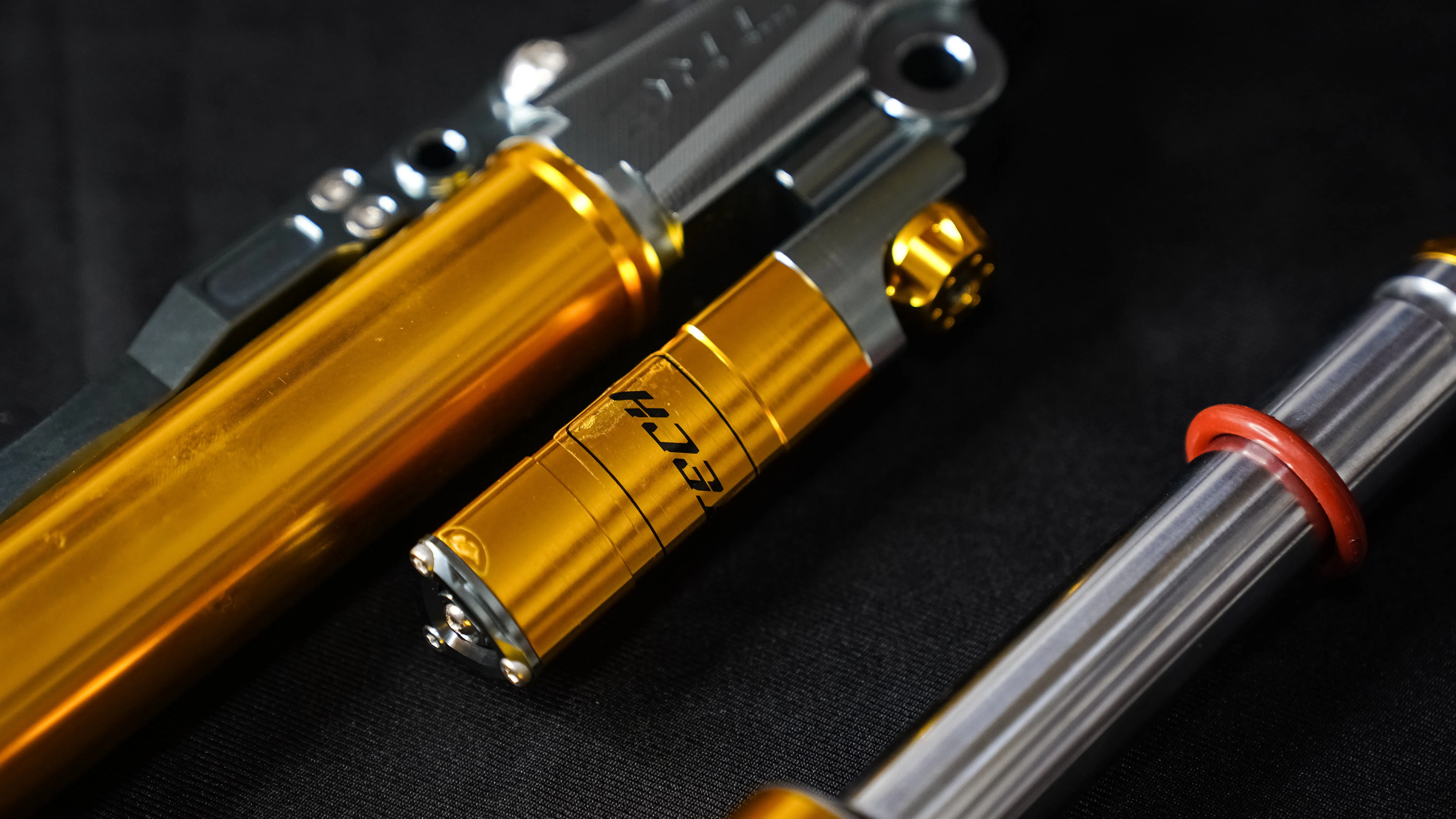 E - TRC S-TECH FRONT SHOCK CLICK / GENIO (GOLD)