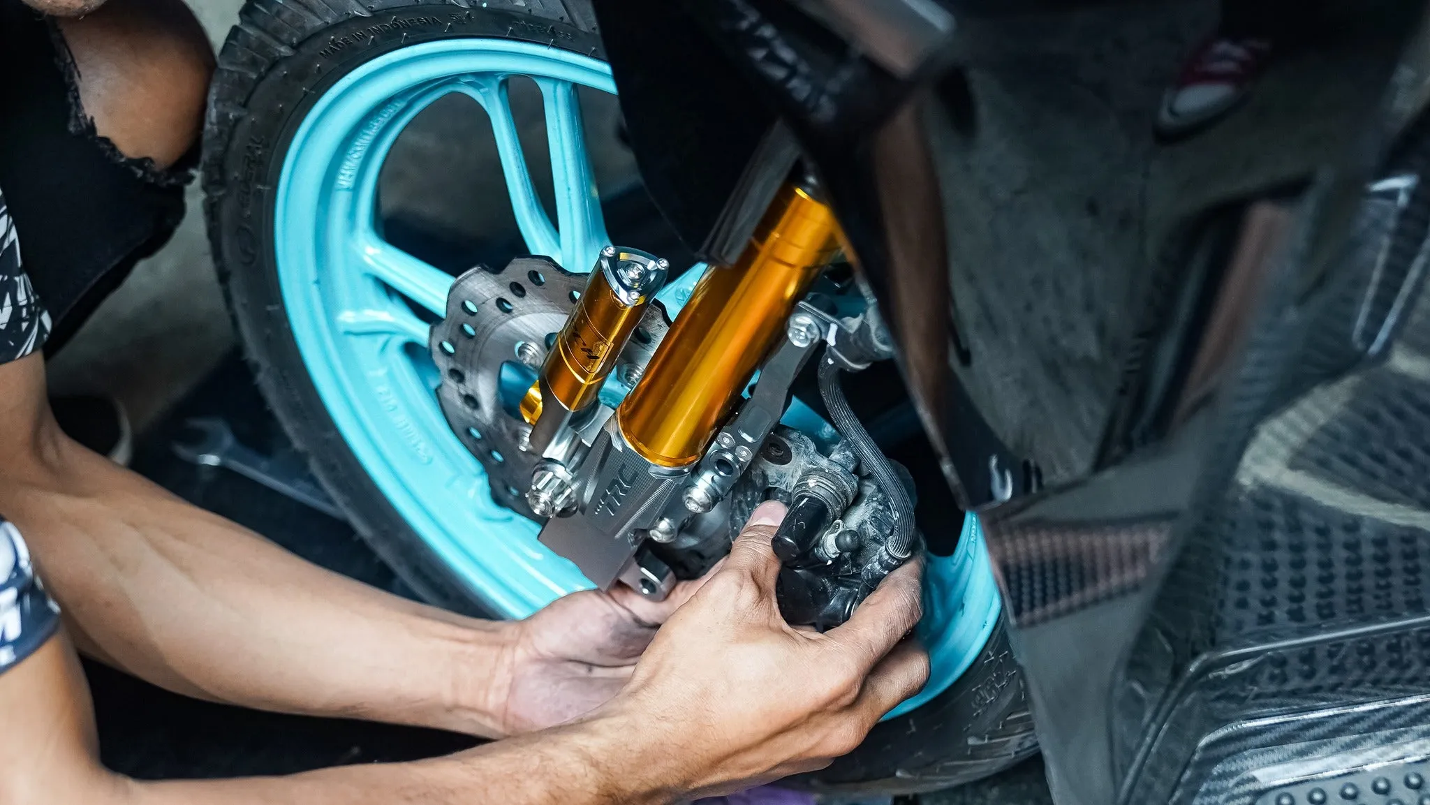 E - TRC S-TECH FRONT SHOCK CLICK / GENIO (GOLD)