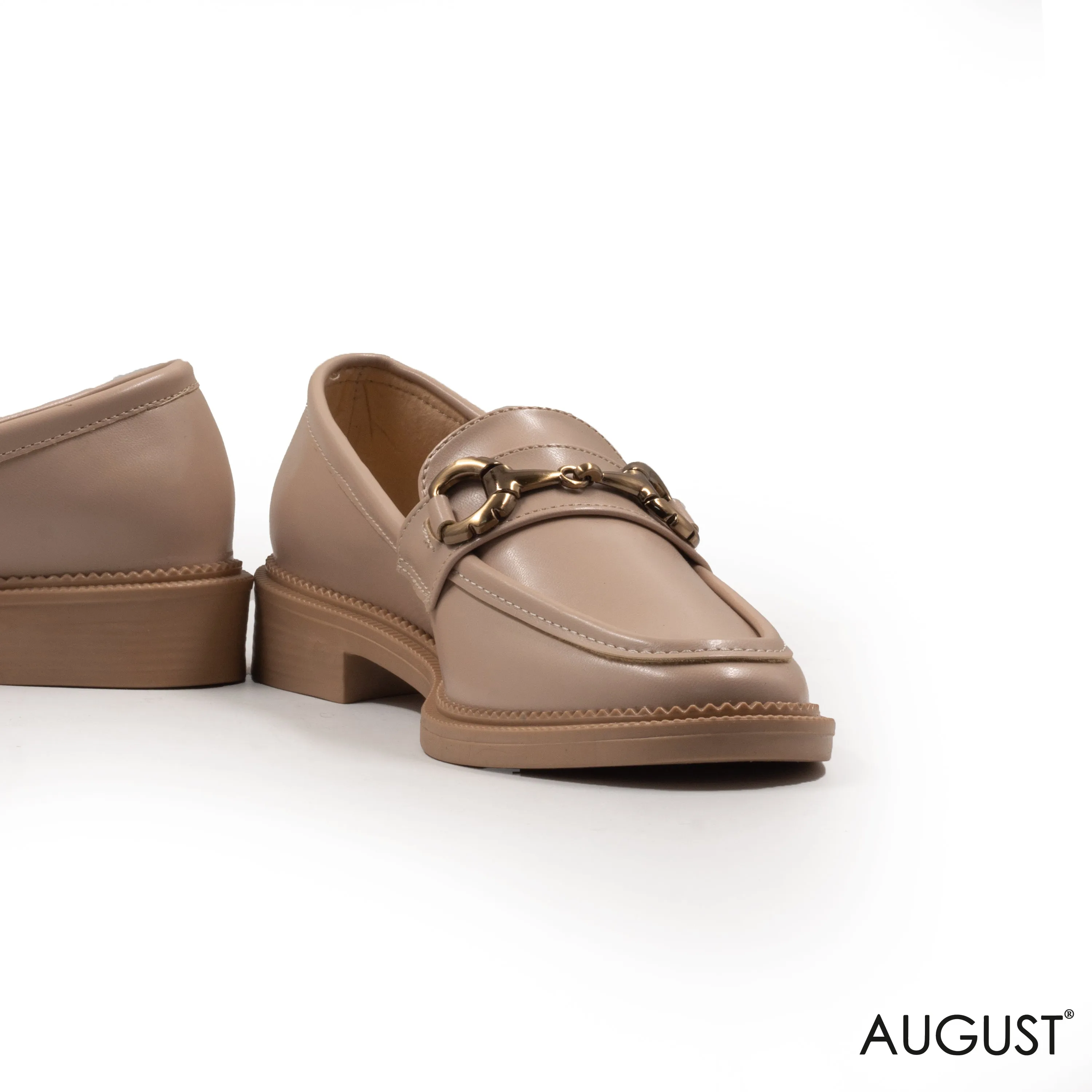 LEATHER LOAFERS WITH METAL CHAIN