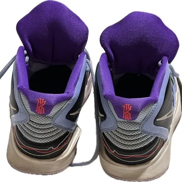 Nike Boys Kyrie Infinity Aluminum/Sail/Black Size 6Y