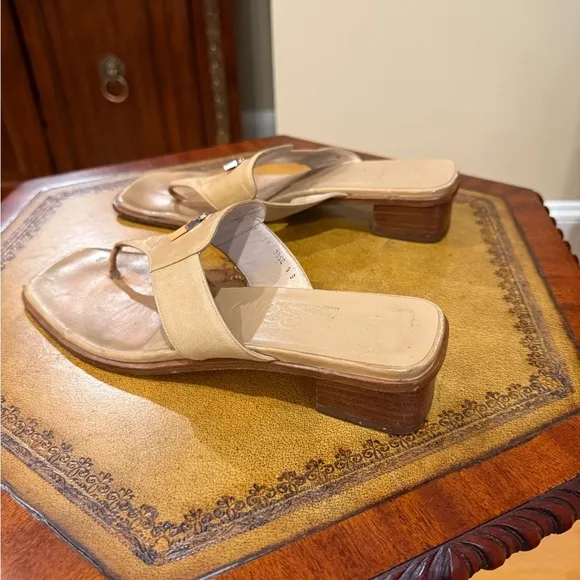Salvatore Ferragamo Tan Leather Thong Sandals Size 9 MSRP $495