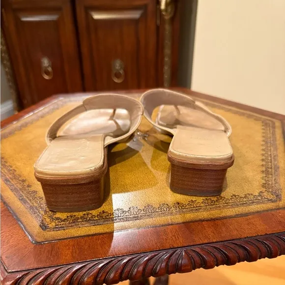 Salvatore Ferragamo Tan Leather Thong Sandals Size 9 MSRP $495
