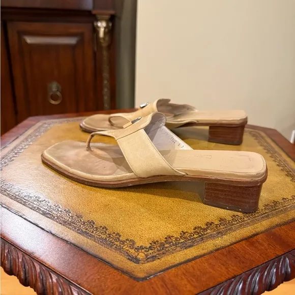 Salvatore Ferragamo Tan Leather Thong Sandals Size 9 MSRP $495