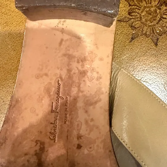 Salvatore Ferragamo Tan Leather Thong Sandals Size 9 MSRP $495