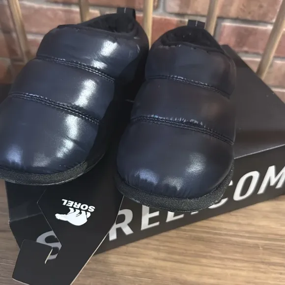 Sorel Hadley slippers, NEW in box!! Size 6