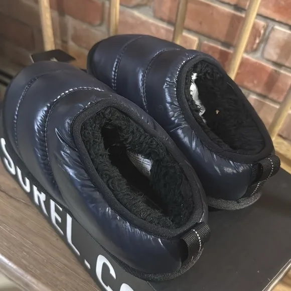 Sorel Hadley slippers, NEW in box!! Size 6