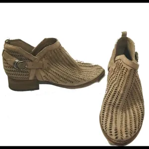 Vince Camuto shoes size 9