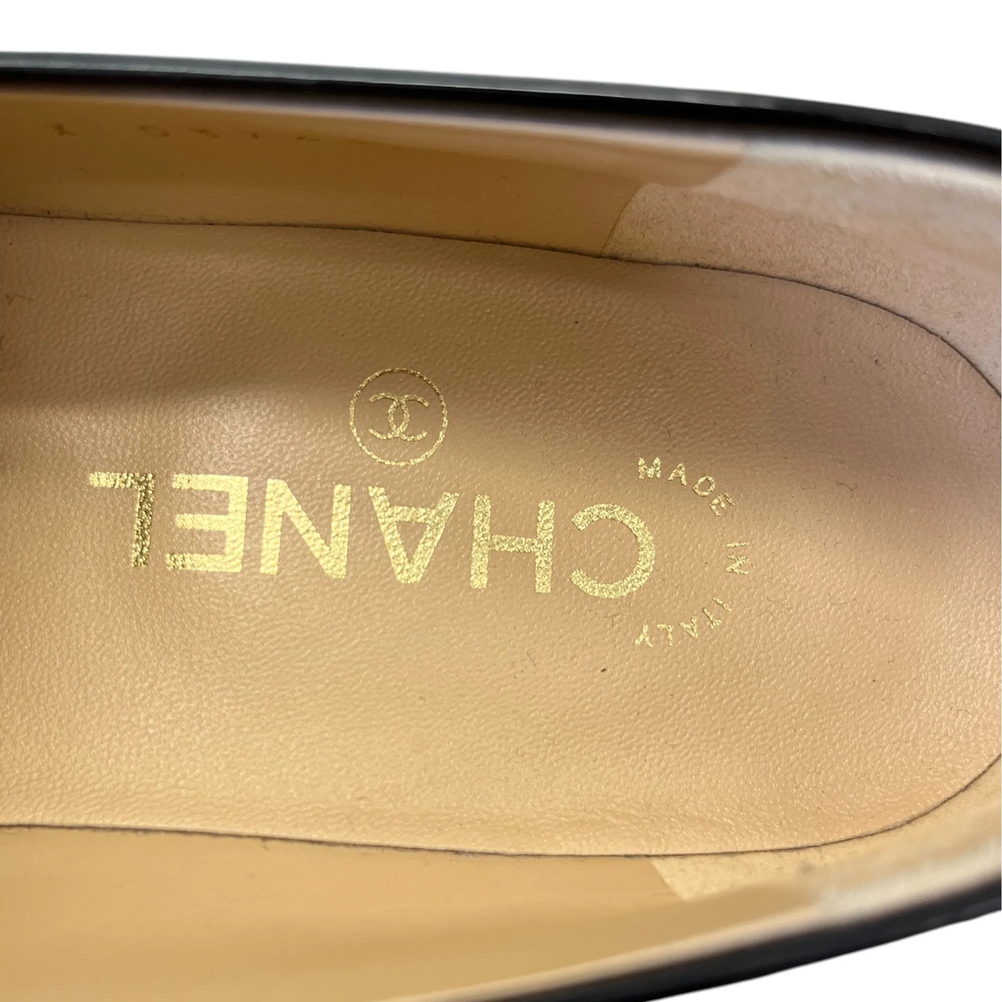 Women's Chain Logo Detail Loafers Black Size EU 38.5 / UK 5.5