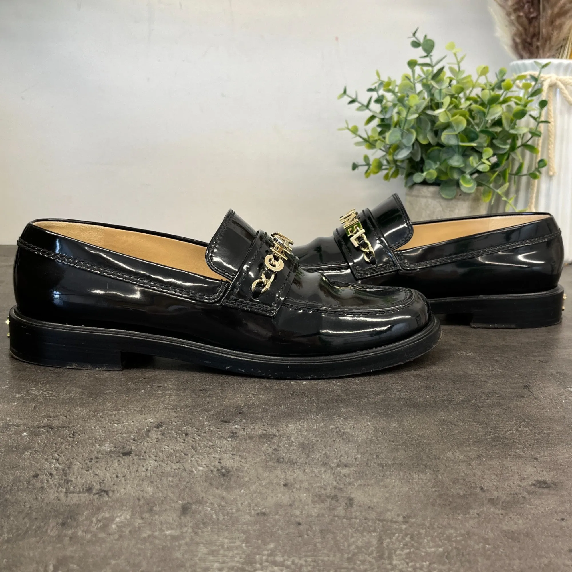Women's Chain Logo Detail Loafers Black Size EU 38.5 / UK 5.5