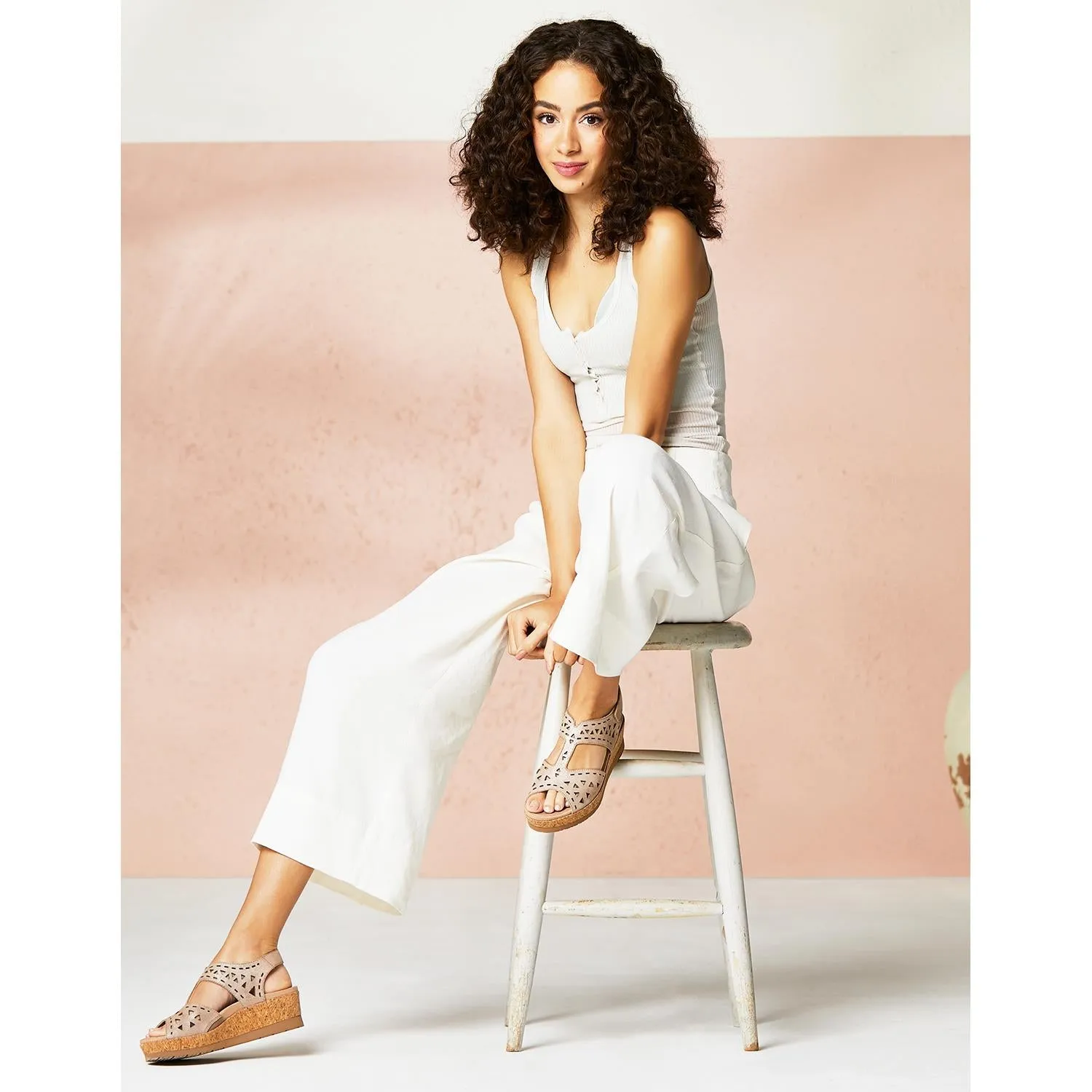 Women's Earth Rosa Blush Metallic Distressed Kid Suede